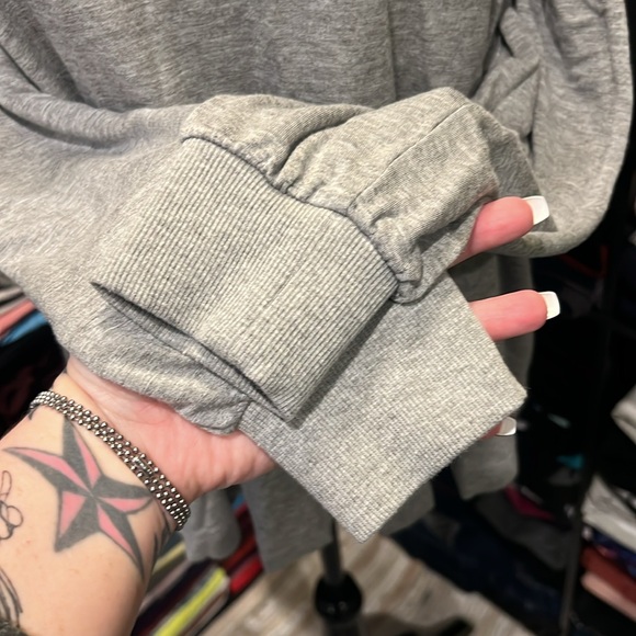 Open arm Bow tie sleeve shirt. Xl - Picture 6 of 8